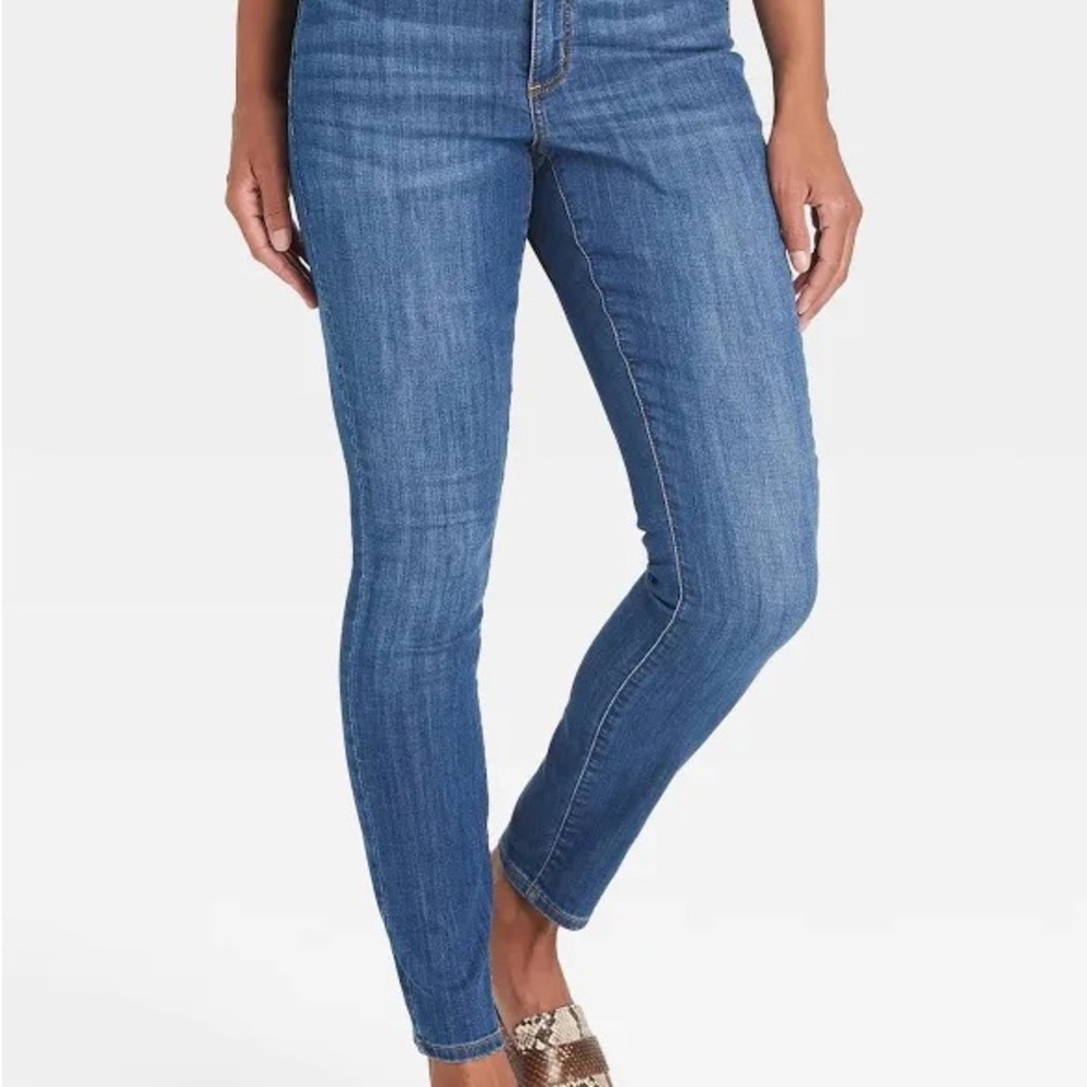 Women’s universal thread mid rise skinny